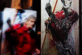 Calabria nello studio con l'autoritratto 'Viva la pittura' - 2007